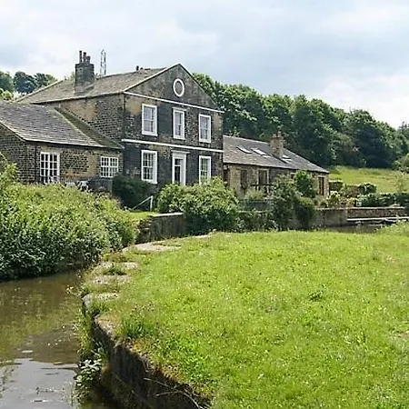 -rc7h- For Your Relaxed & Cosy Free Parking Pansiyon Leeds (West Yorkshire)