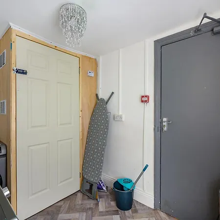 -rc7h- For Your Relaxed & Cosy Free Parking Leeds (West Yorkshire)