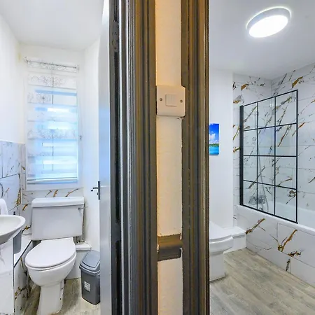 -rc7h- For Your Relaxed & Cosy Free Parking Homestay