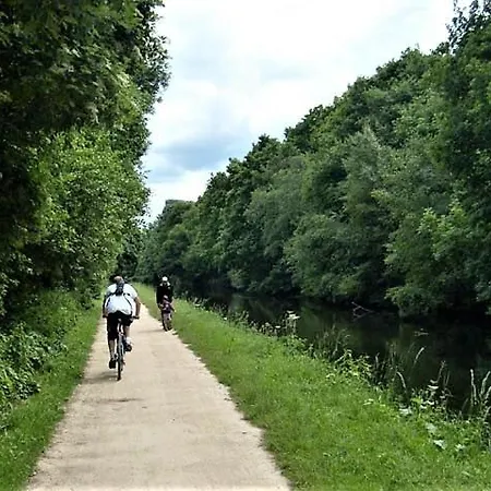 -rc7h- For Your Relaxed & Cosy Free Parking * Leeds (West Yorkshire)