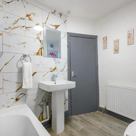 -rc7h- For Your Relaxed & Cosy Free Parking *