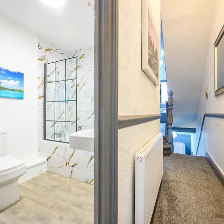 -rc7h- For Your Relaxed & Cosy Free Parking Homestay Leeds (West Yorkshire)