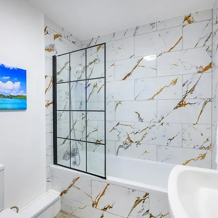 Homestay -rc7h- For Your Relaxed & Cosy Free Parking Leeds (West Yorkshire)