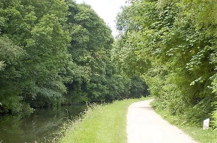 -rc7h- For Your Relaxed & Cosy Free Parking * Leeds (West Yorkshire)