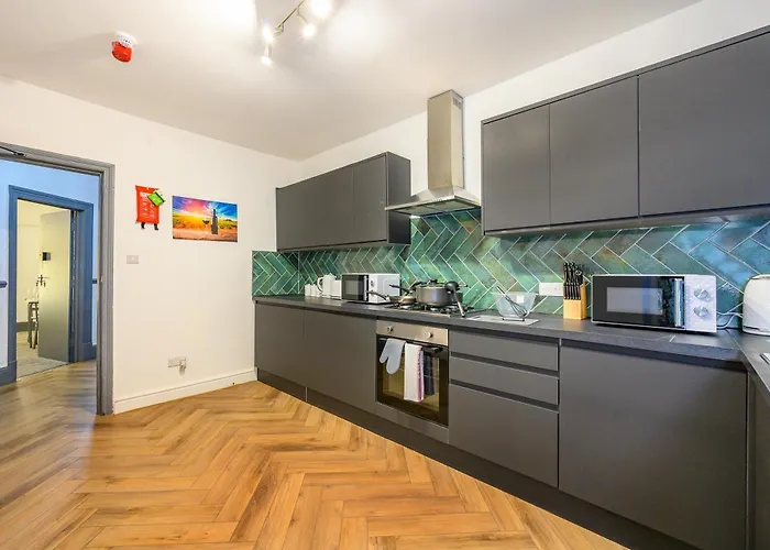 Homestay -rc7h- For Your Relaxed & Cosy Free Parking Leeds (West Yorkshire)