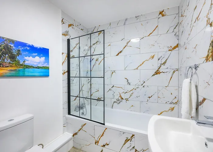 Homestay -rc7h- For Your Relaxed & Cosy Free Parking Leeds (West Yorkshire)