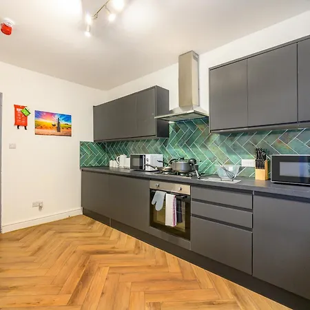 Homestay -rc7h- For Your Relaxed & Cosy Free Parking Leeds (West Yorkshire)