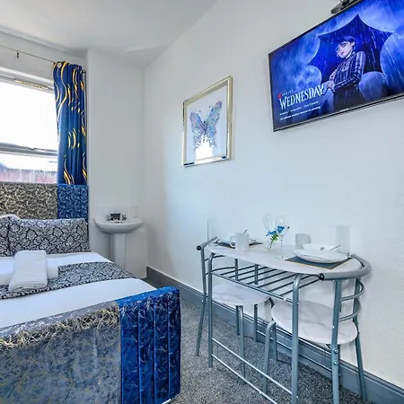 Homestay -rc7h- For Your Relaxed & Cosy Free Parking Leeds (West Yorkshire)