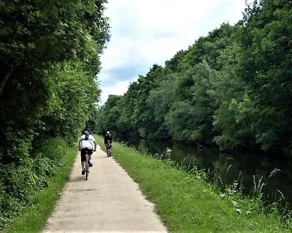 -rc7h- For Your Relaxed & Cosy Free Parking * Leeds (West Yorkshire)